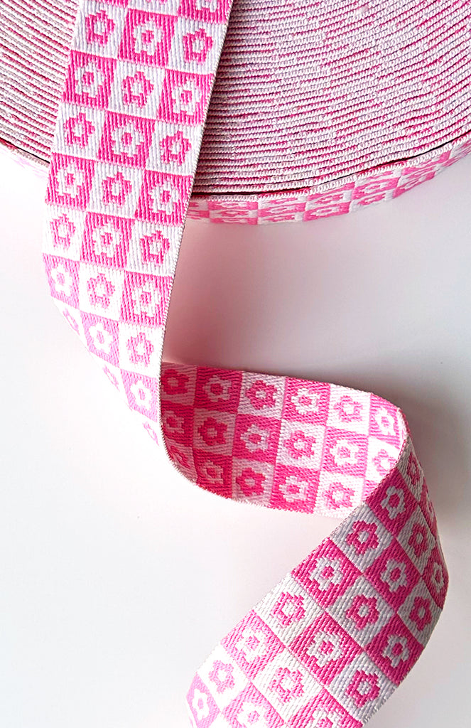 Pink Checkerboard Daisies - 2in Handle Webbing