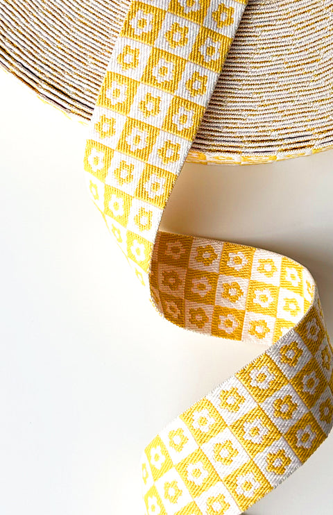 Yellow Checkerboard Daisies - 2in Handle Webbing